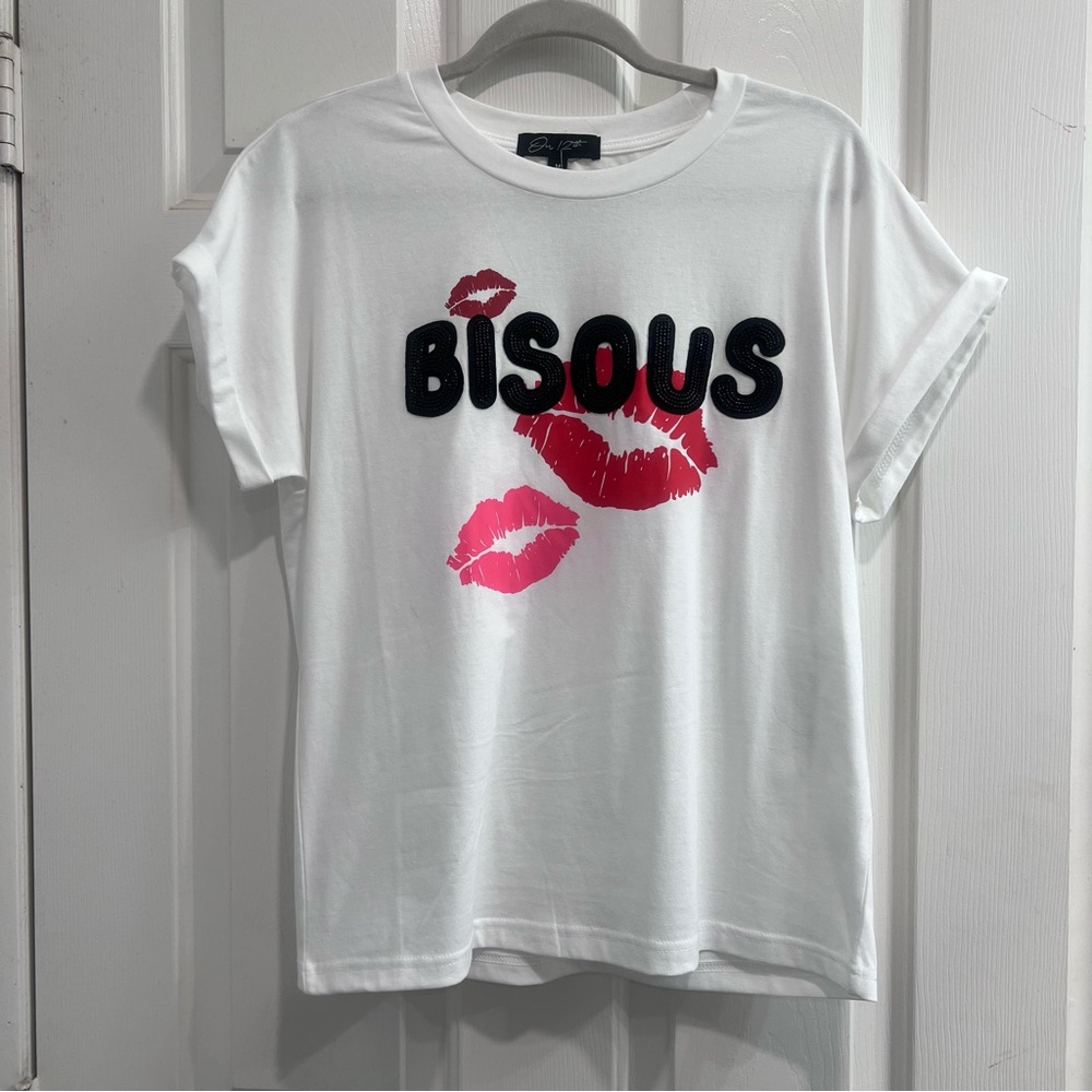 NWT- BISOUS Besos Kisses Graphic Tee— Flirty, Chic Casual  and Fun